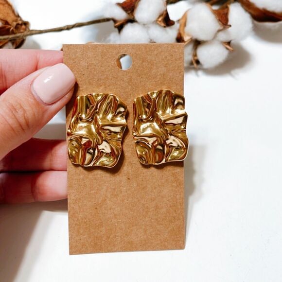 Textured geo stud earrings N254 - Picture 4 of 7